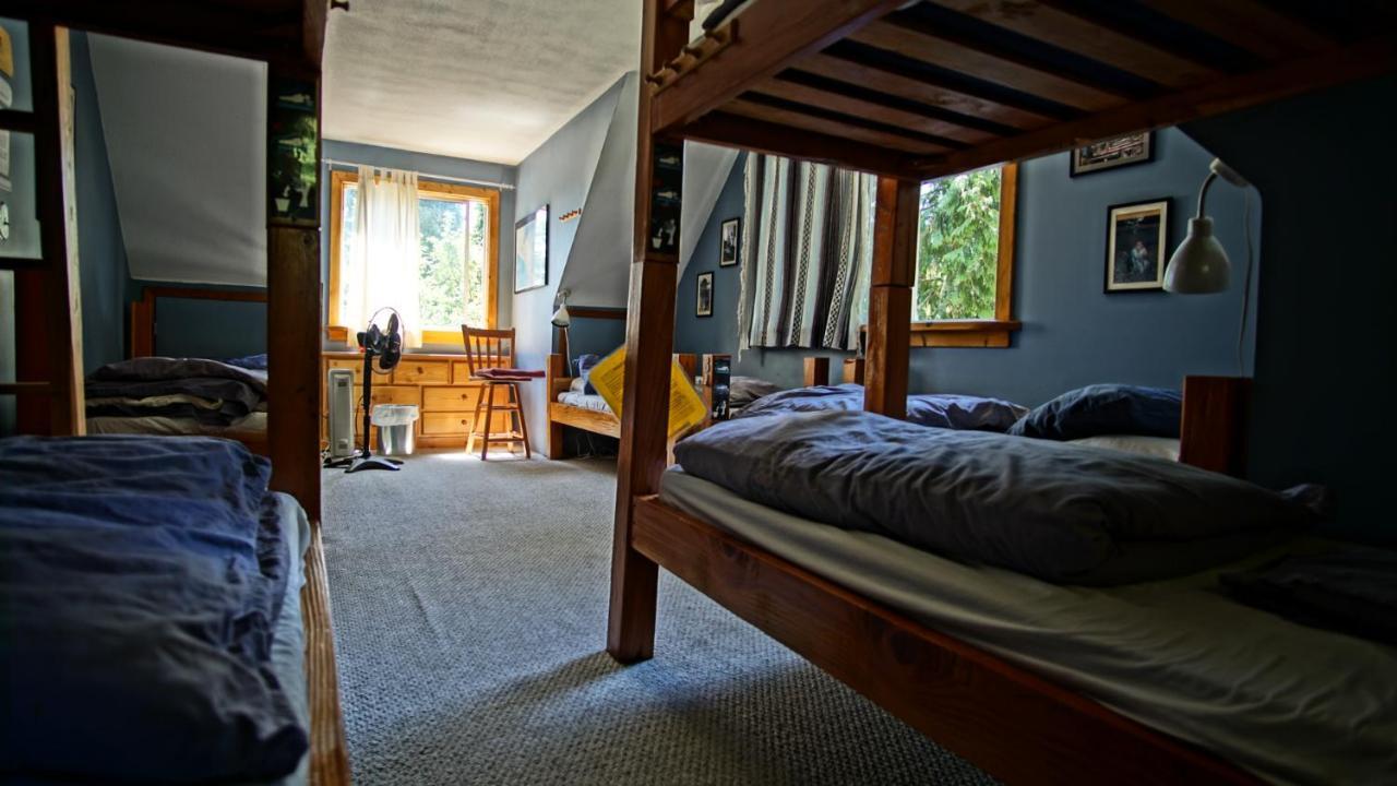 Up The Creek Backpacker'S Lodge Roberts Creek Dış mekan fotoğraf